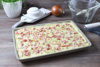Zwiebelkuchen auf dem Ofenzauberer James mit Edelstahl Antihaft Wokpfanne und Teigroller aus dem Pampered Chef Onlineshop kaufen