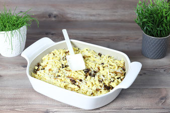 Allgäuer Kässpätzle im großen Bäker mit Siebschaufel, Microplane Reibe, Edelstahl Antihaftpfanne aus dem Pampered Chef Onlineshop bestellen