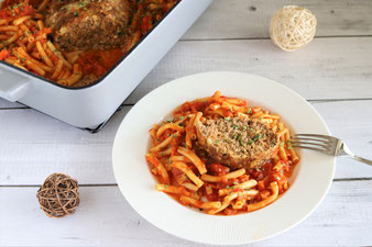 Italo-Hackbraten mi Nudeln in Gemüxe-Tomaten-Soße