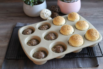 Kleine Burger, Miniburger aus der Muffinform mit Teiguterlage und Streufix sowie Nixe den 12 er Snack von Pampered Chef online bestellen