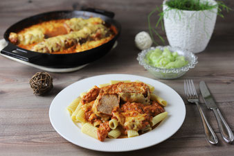 Gebackene Meraner Lendchen mit Bergkäse in cremiger Tomatensoße aus der gusseisernen Pfanne von Pampered Chef aus dem Onlineshop