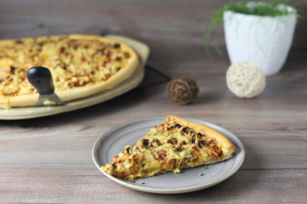 Flammkuchen mit Gyros auf dem großen Pizzazauberer plus von Pampered Chef