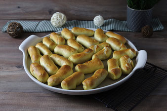 Wiener im Teig Brezenteig auf der White Lady oder Ofenzauberer mit Teigroller im Pampered Chef Onlineshop bestellen