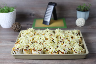 Tortillawraps mit Hackfleisch und Käse überbacken