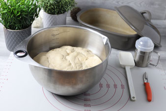 Mischbrot Frankenkruste Joghurtkruste aus dem Ofenmeister mit Edelstahlschüssel, Streufix, Mix´n Scraper und Teigunterlage im Pampered Chef Onlineshop bestellen