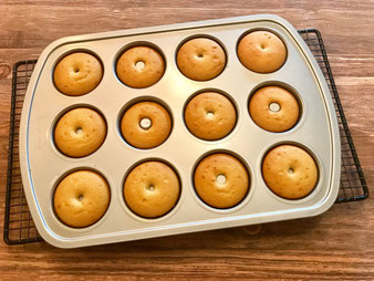 Donuts im Backofen aus der Donut Backform im Pampered Chef Onlineshop bestellen