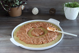 Mit dem Mini Mix´n Scraper von Pampered Chef die Hackfleischmasse verteilen
