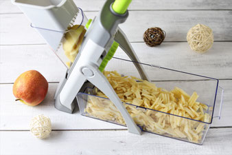 Äpfel mit der Gemüsefix Mandoline in Stifte hobeln