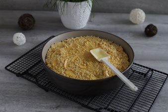 Bretonischer Apfelkuchen mit Calvados in der Stoneware rund mit Mix´n Scraper Schaber, Kuchengitter und kleiner Streicher im Pampered Chef Onlineshop bestellen