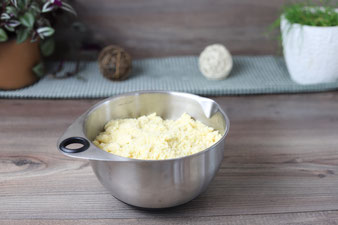 Streusel für Streuselkuchen in der Edelstahlschüssel von Pampered Chef