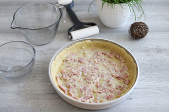 Quiche Lorraine Lothringer Specktorte mit runde Ofenhexe, Nixe, Teigroller und Kuchengitter im Pampered Chef Onlineshop kaufen