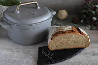 Vesperlaib im emaillierten gusseisernen Topf von Pampered Chef