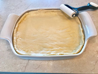 Aprikosenkuchen Streuselkuchen Hefekuchen auf dem Bäker oder Ofenzauberer von Pampered Chef online mit dem Teigroller im Onlineshop kaufen
