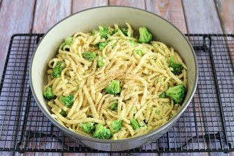 Brokkoli Käsespätzle in der Stoneware rund, Ofenhexe oder Ofenmeister bzw. Zaubermeister aus dem Pampered Chef Onlineshop kaufen