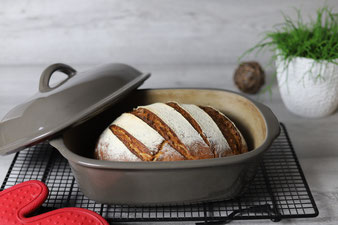 König Ludwig Brot aus dem Ofenmeister mit Teigunterlage, Edelstahlschüssel, Kuchengitter und Edelstahl Streufix aus dem Pampered Chef Onlineshop bestellen