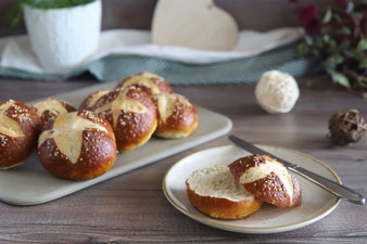 Laugenbrötchen auf dem Zauberstein von Pampered Chef