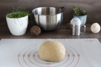 Pampered Chef Teigunterlage, Edelstahlschüssel und Streufix