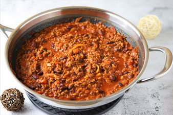 Chili con Carne in der Wokpfanne aus Edelstahl