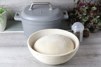 Brot aus dem emaillierten gusseisernen Topf von Pampered Chef
