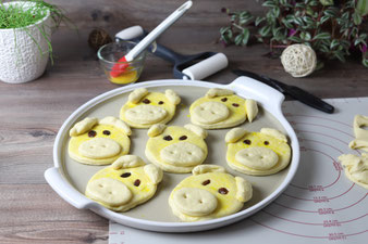 Schweinchen aus Teig auf der White Lady formen