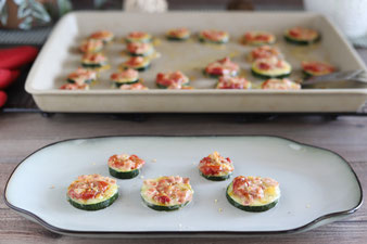 Pizza-Zucchini auf dem großen Ofenzauberer von Pampered Chef