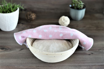 Gefalteter Brotteig von der Pampered Chef Teigunterlage