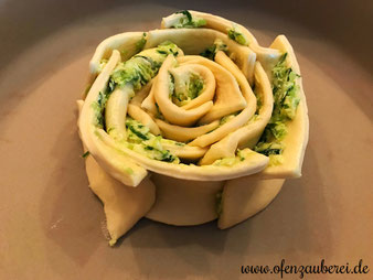 Kräuter Zupfbrot, Kräuterbutter, Zupfbrot Faltenbrot aus der Stoneware rund vom Pampered Chef Onlineshop online bestellen