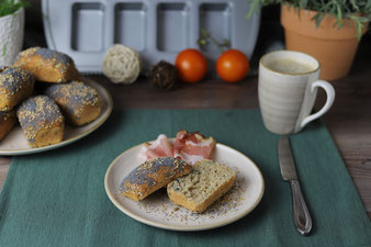 Übernachtgare für Körnerbrötchen Frühstücksbrötchen aus der Mini-Kuchen Form von Pampered Chef