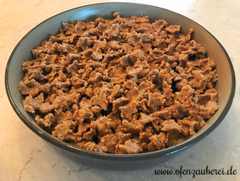 Zwetschgenkuchen Eierlikörkuchen Streuselkuchen in der Stoneware rund, Ofenhexe oder Ofenmeister bzw. Ofenzauberer aus dem pampered Chef Onlineshop bestellen