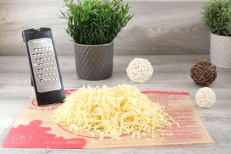 Gefüllte Pizzabrötchen auf der White Lady oder dem Ofenzauberer mit Microplane Reibe und Kuchengitter im Pampered Chef Onlineshop