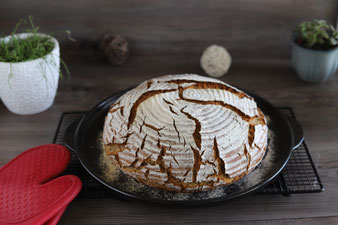 Sauerteigbrot auf dem Rockcrok Grillstein von Pampered Chef