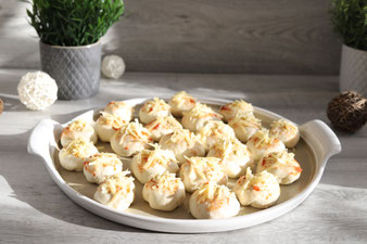 Gefüllte Pizzabrötchen auf der White Lady oder dem Ofenzauberer mit Microplane Reibe und Kuchengitter im Pampered Chef Onlineshop