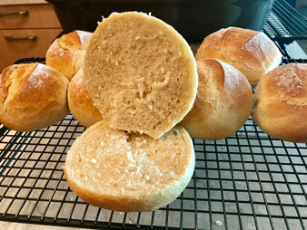 Dinkelbrötchen Semmeln mit Buttermilch in der Ofenhexe und Zauberstein Grundset vom Pampered Chef Onlineshop bestellen