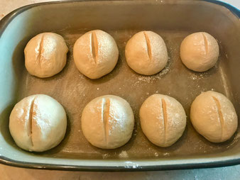 Dinkelbrötchen Semmeln mit Buttermilch in der Ofenhexe und Zauberstein Grundset vom Pampered Chef Onlineshop bestellen