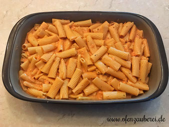 Auflauf mit Nudeln und Nürnberger Bratwürstchen in der Ofenhexe aus dem Pampered Chef Onlineshop
