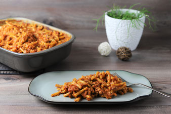 Nudelauflauf ungekochte Nudeln Bolognese in der Ofenhexe von Pampered Chef