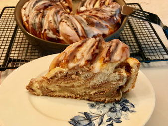 Hefezopf mit Quark Zimt Füllung aus der Stoneware rund im Pampered Chef Onlineshop bestellen