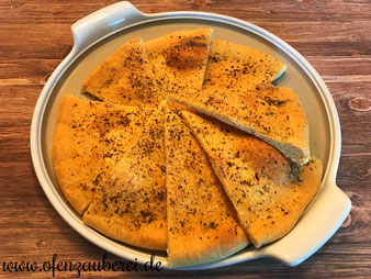 Pizzabrot auf dem Zauberstein, Ofenzauberer oder White Lady von Pampered Chef im Onlineshop