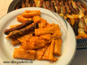 Auflauf mit Nudeln und Nürnberger Bratwürstchen in der Ofenhexe aus dem Pampered Chef Onlineshop