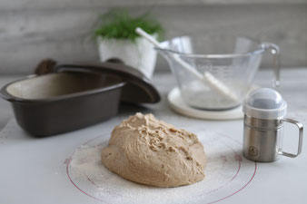 Brot aus dem kleinen Zaubermeister Lily mit Nixe, Teigunterlage und Streufix sowie Kuchengitter im Pampered Chef Onlineshop bestellen