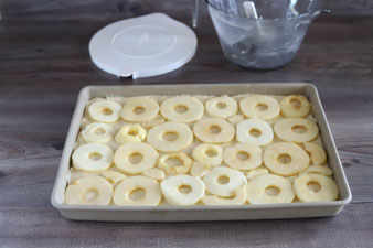 Butterkuchen Florentiner Apfelkuchen auf dem großen Ofenzauberer James mit Teigroller, große Nixe und Küchenhobel aus dem Pampered Chef Onlineshop