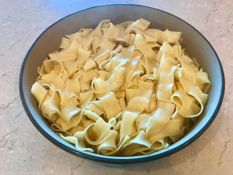 Lachs Brokkoli Nudeln Auflauf Gratin aus der Stoneware rund, Ofenhexe, Bäker, Ofenmeister oder Zaubermeister im online bestellen im Pampered Chef Onlineshop