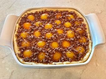 Aprikosenkuchen Streuselkuchen Hefekuchen auf dem Bäker oder Ofenzauberer von Pampered Chef online mit dem Teigroller im Onlineshop kaufen