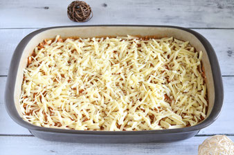 Lasagneplatten in die Ofenhexe legen