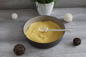 Bretonischer Apfelkuchen mit Calvados in der Stoneware rund mit Mix´n Scraper Schaber, Kuchengitter und kleiner Streicher im Pampered Chef Onlineshop bestellen