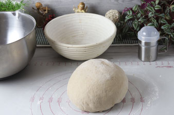Brotteig gehen lassen in der Edelstahlschüssel von Pampered Chef