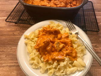 Putenbrust, Putengeschnetzeltes, Putenfleisch, Putengulasch aus dem Ofenmeister oder Zaubermeister mit Salz und Pfefferstreuer im Pampered Chef Onlineshop bestellen