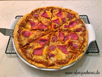 Pizza Bolognese auf der White Lady von Pampered Chef