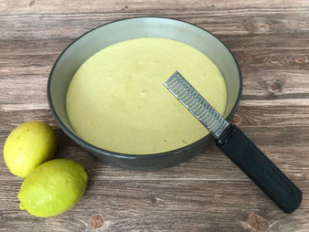 Mediterraner Zitronen Grießkuchen Revani Tatlisi aus der Stoneware rund von Pampered Chef