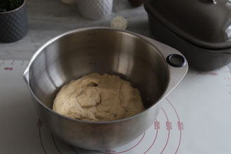Mischbrot Frankenkruste Joghurtkruste aus dem Ofenmeister mit Edelstahlschüssel, Streufix, Mix´n Scraper und Teigunterlage im Pampered Chef Onlineshop bestellen